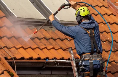 Démoussage et hydrofuge de toiture à Pradons